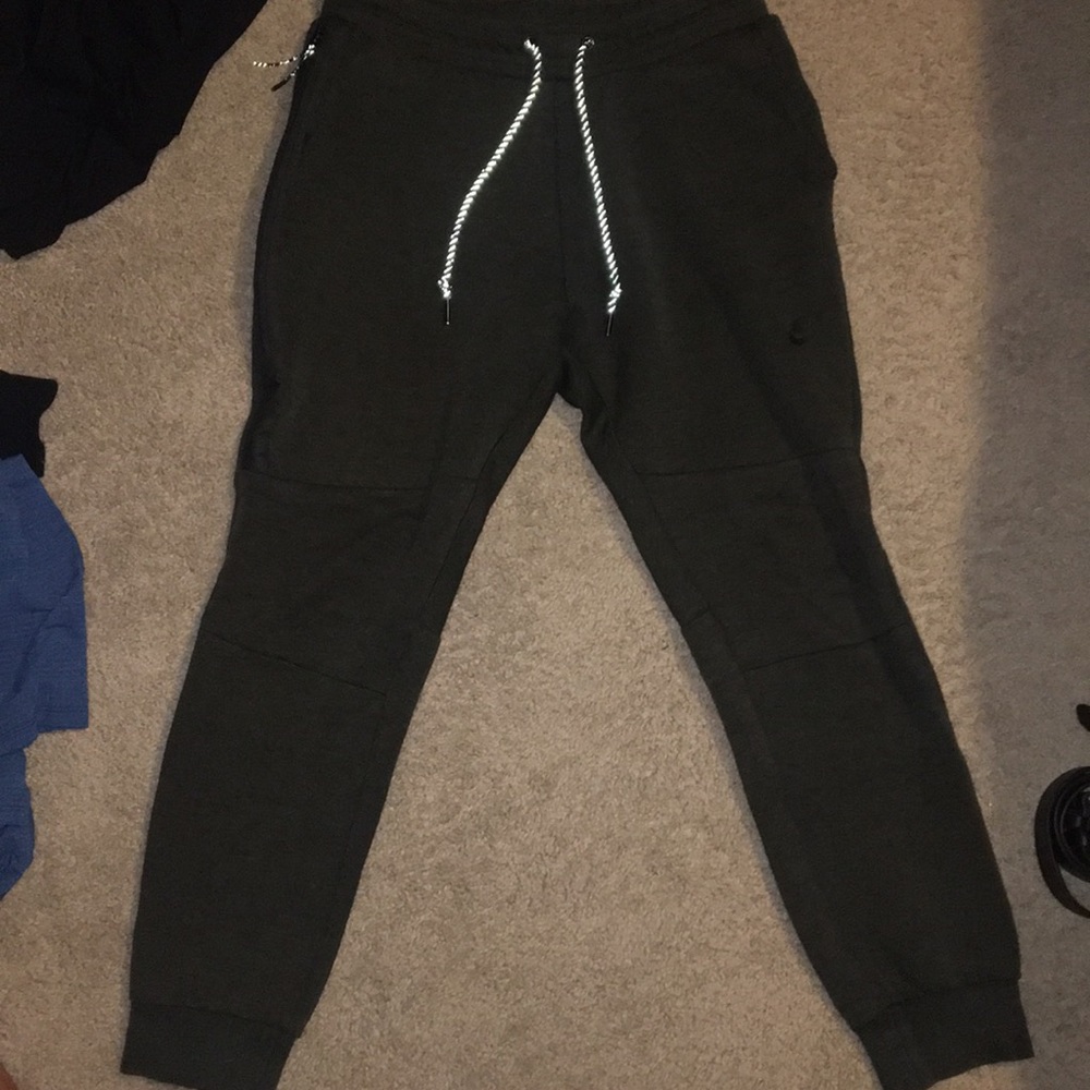 Men’s Size M Nike Tech Fleece Joggers